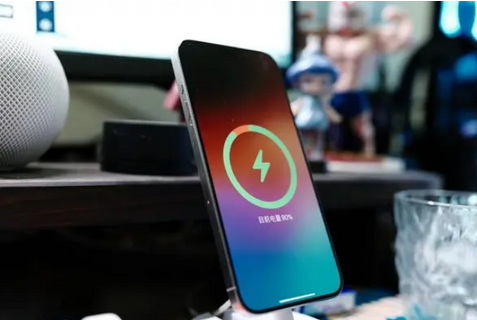 获嘉苹果15换屏服务分享用什么充电器给iPhone15充电更好 